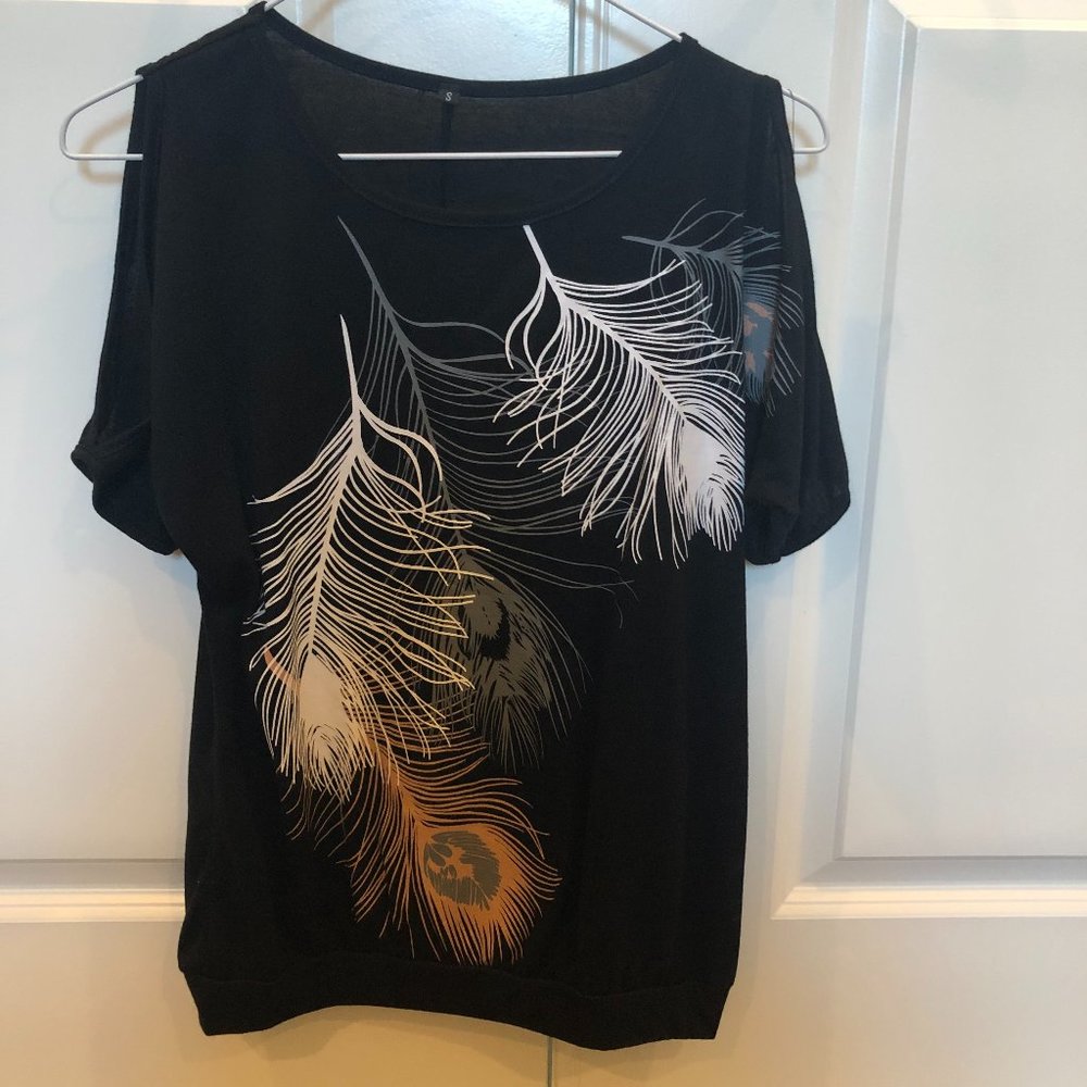 Cold shoulder Top Size S
